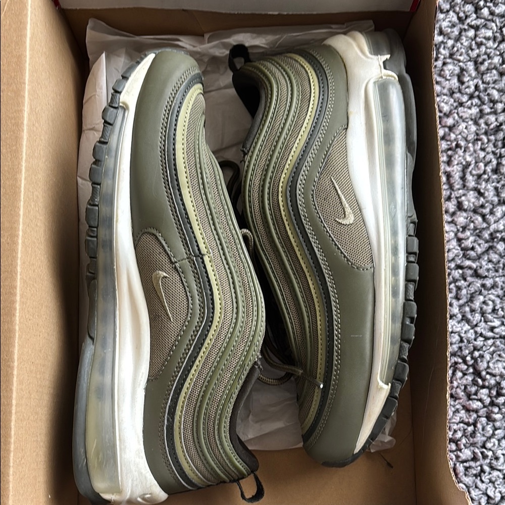 Nike Green Sneakers Modern Design